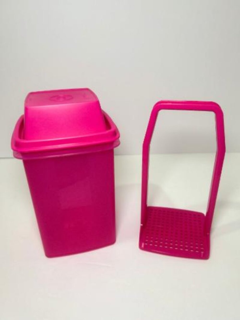 Tupperware Pick-A-Deli Square Pickle Container with Strainer Pink